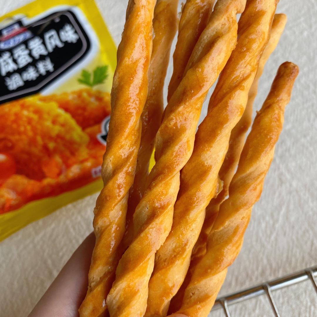 香酥可口的咸蛋黄阿拉棒