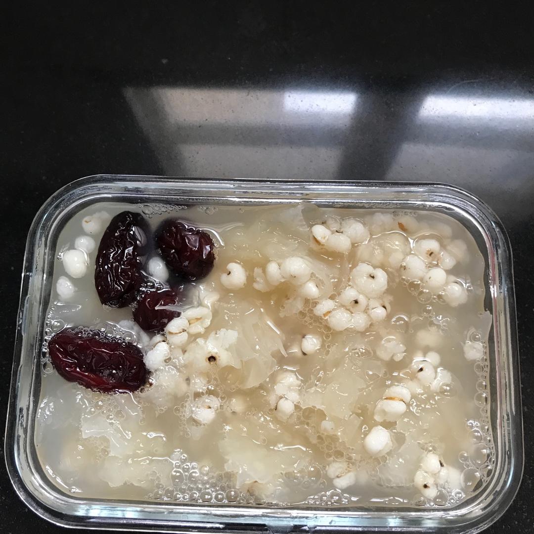 红枣薏米银耳羹