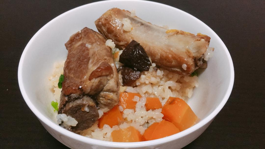 喷香排骨焖饭（爆好吃）