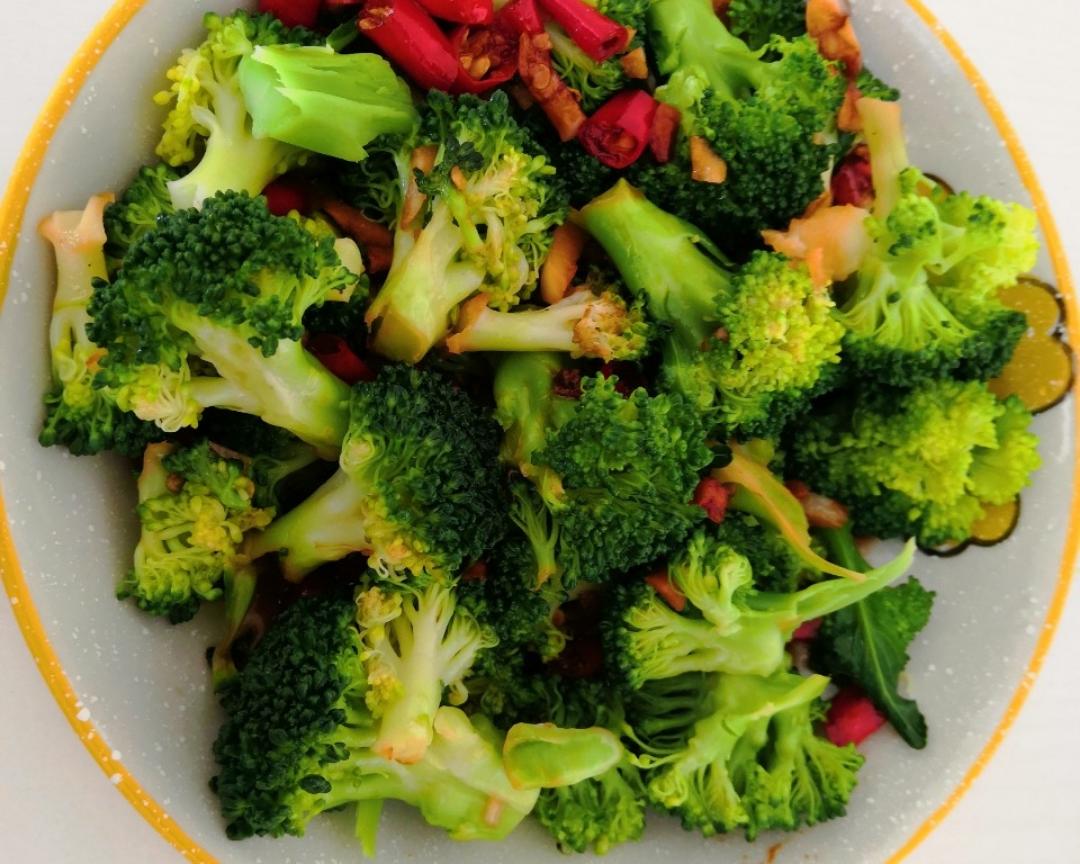 凉拌香辣西兰花的做法