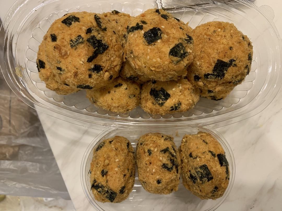 咸香松软的肉松小贝