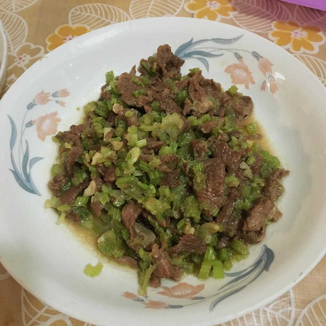 芹菜牛肉末「下饭神器」
