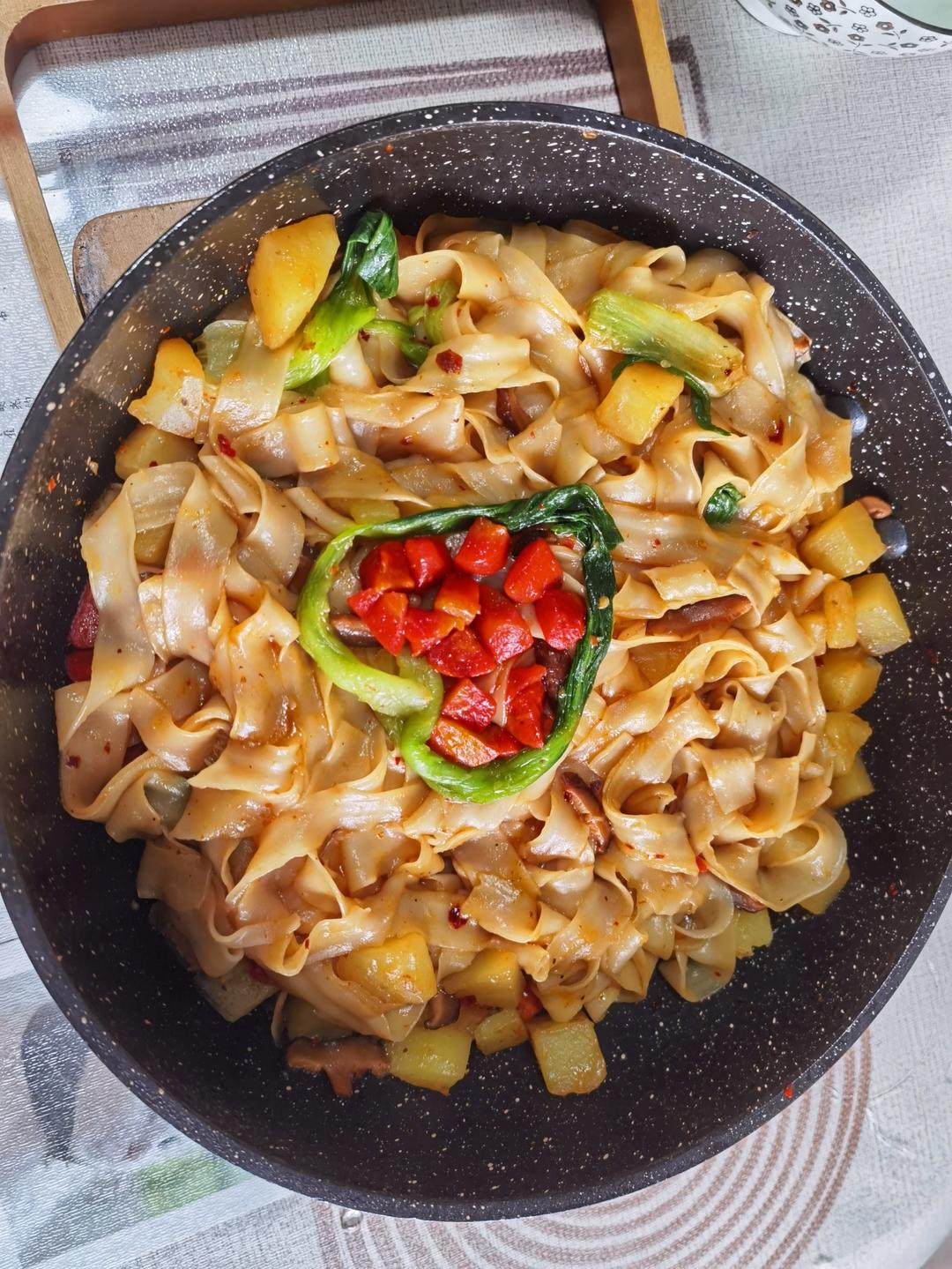 千万别学我这样做焖面！我怕你吃三碗都不够