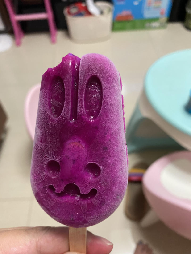 红火龙果淡奶雪糕