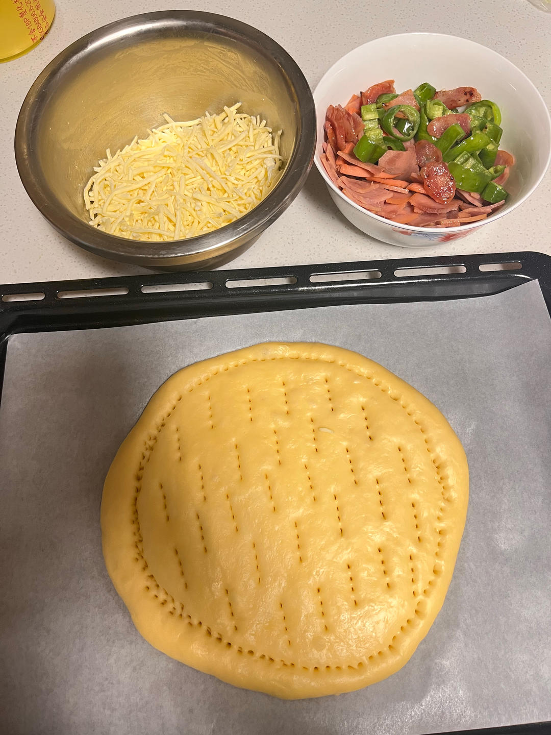 含宣软饼皮做法、自己在家也能做出馅料十足、超拉丝的美味诱人披萨