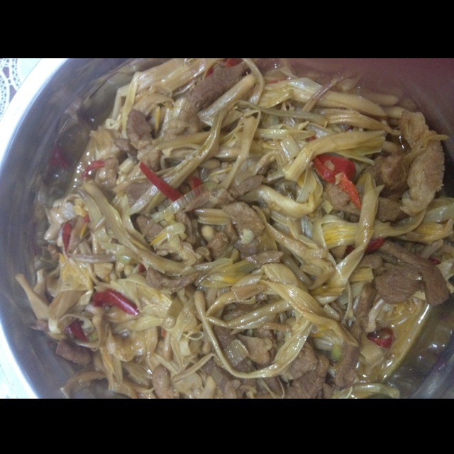 肉丝烧黄花菜