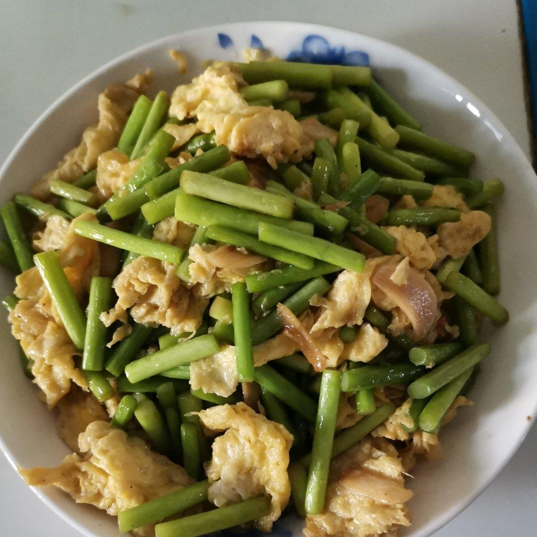两分钟做好蒜苔炒鸡蛋