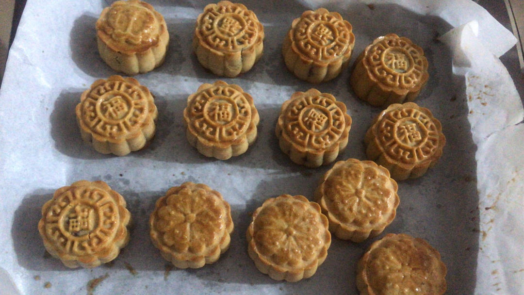 广式月饼—蛋黄莲蓉月饼