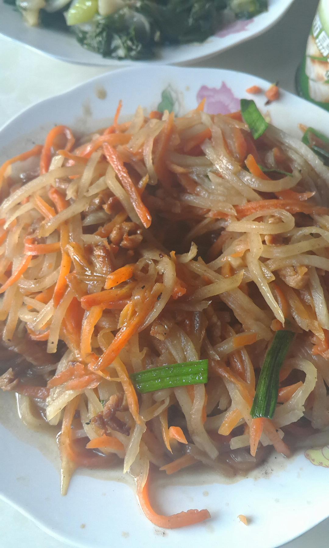 红白萝卜丝炒肉