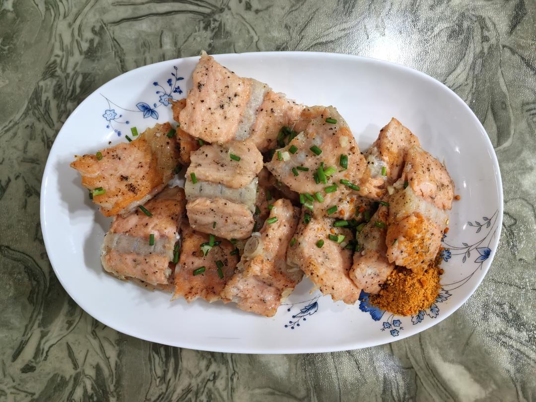 黑胡椒煎三文鱼排