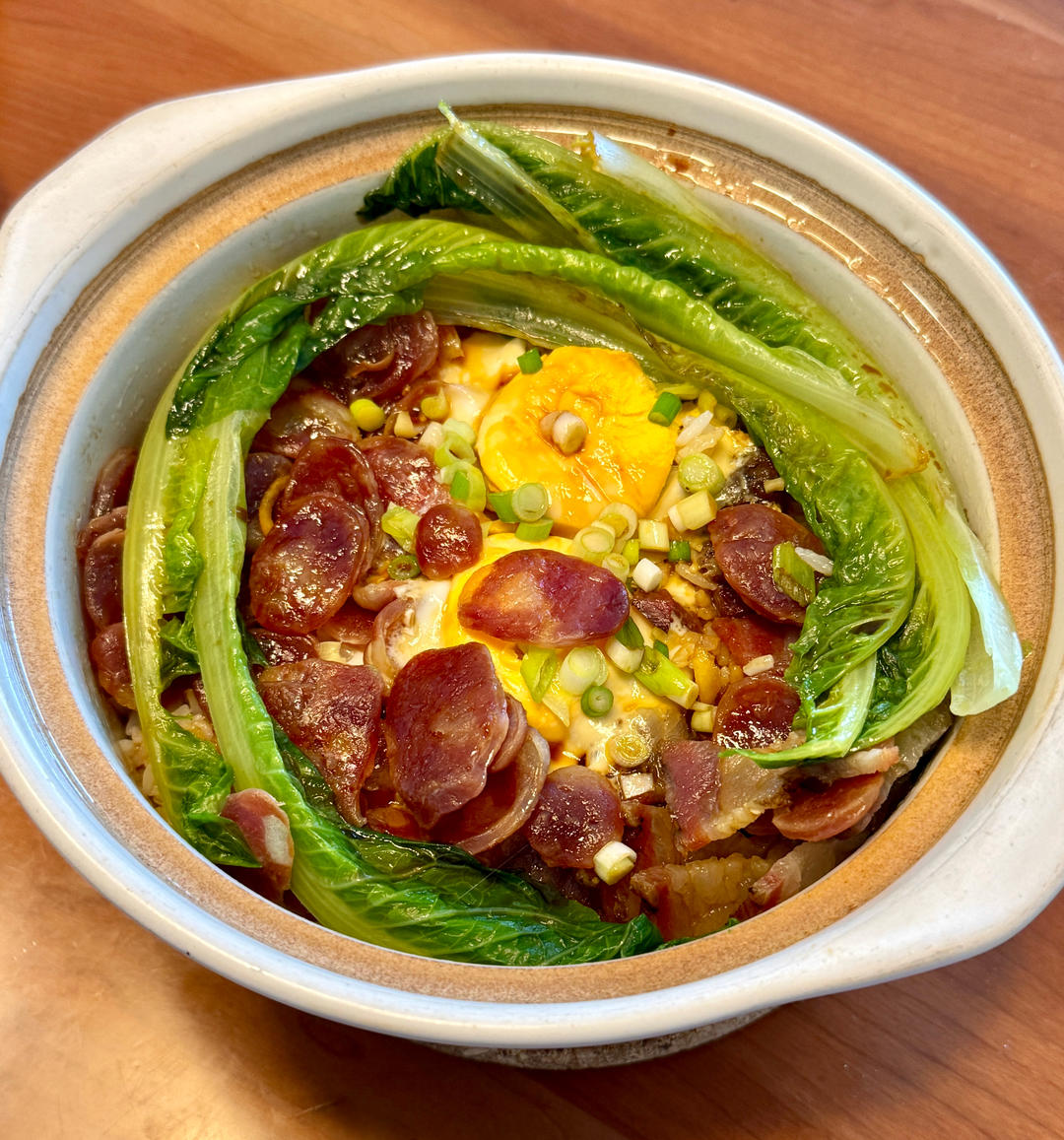 广式腊味煲仔饭