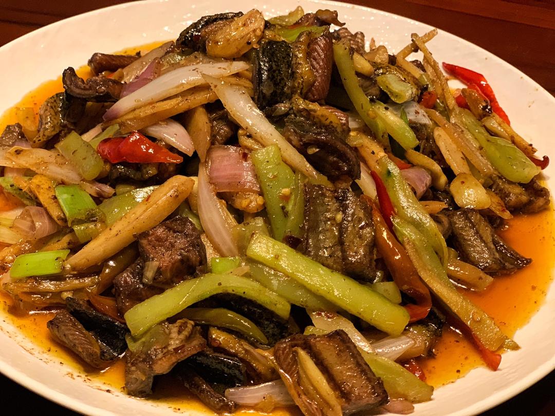 很下饭的泡椒泡姜爆炒鳝鱼