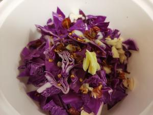 微波料理之辣拌紫甘蓝的做法 步骤3