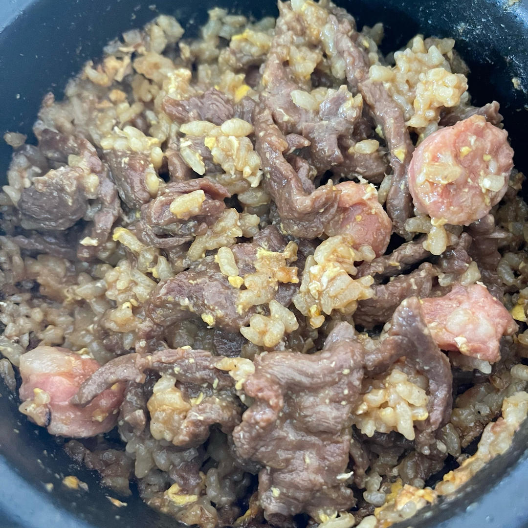 牛肉煲仔饭 - 添饭小哥哥