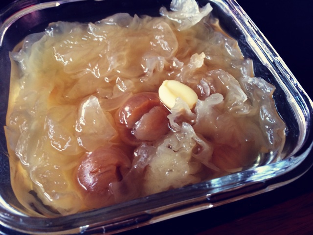 桂圆银耳莲子汤