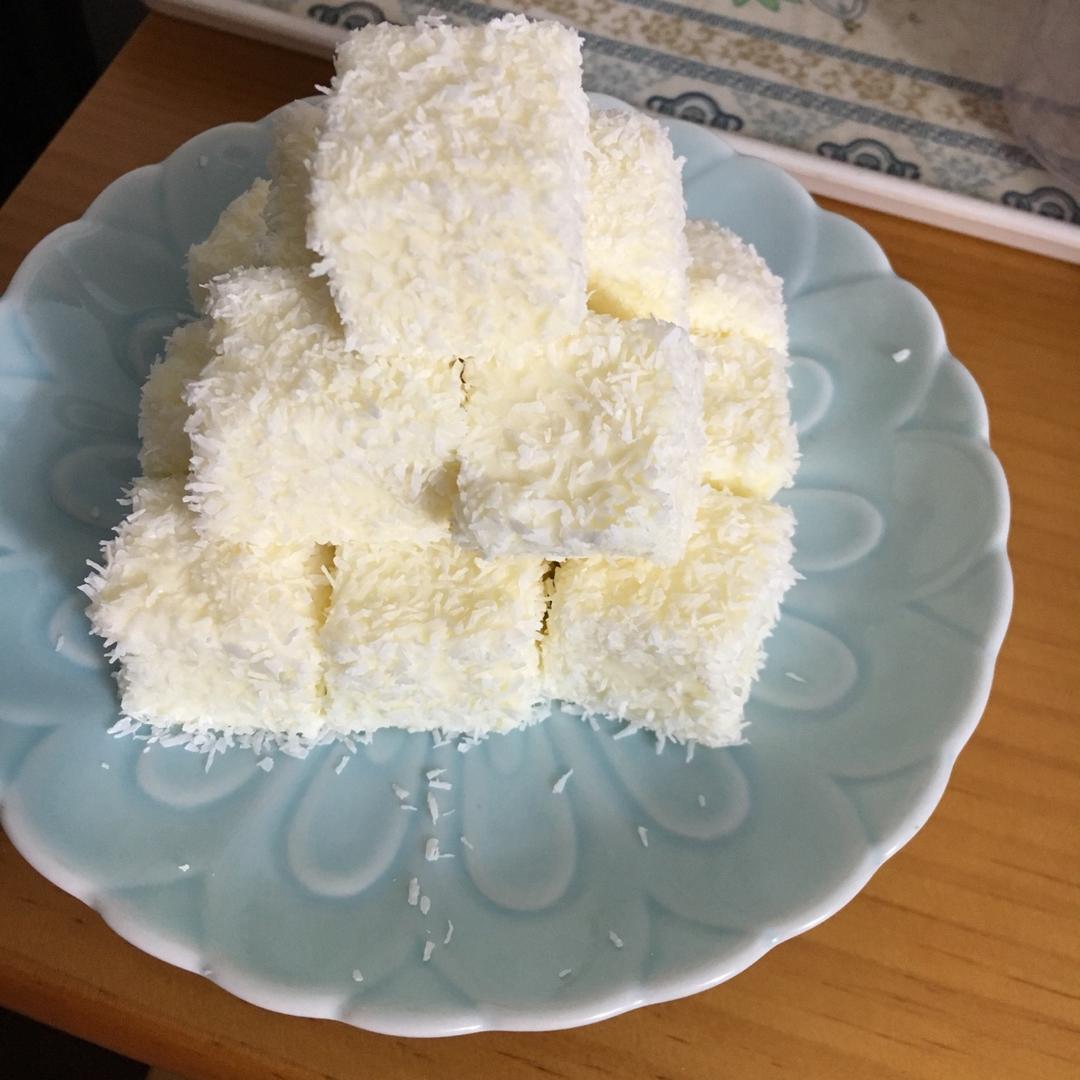 完胜85度C牛奶椰丝小方