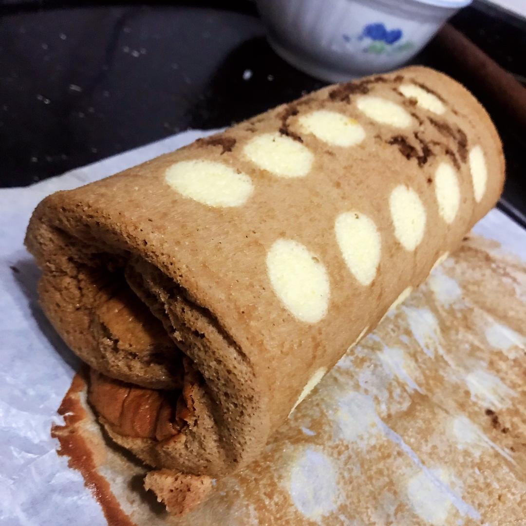波点可可奶油蛋糕卷