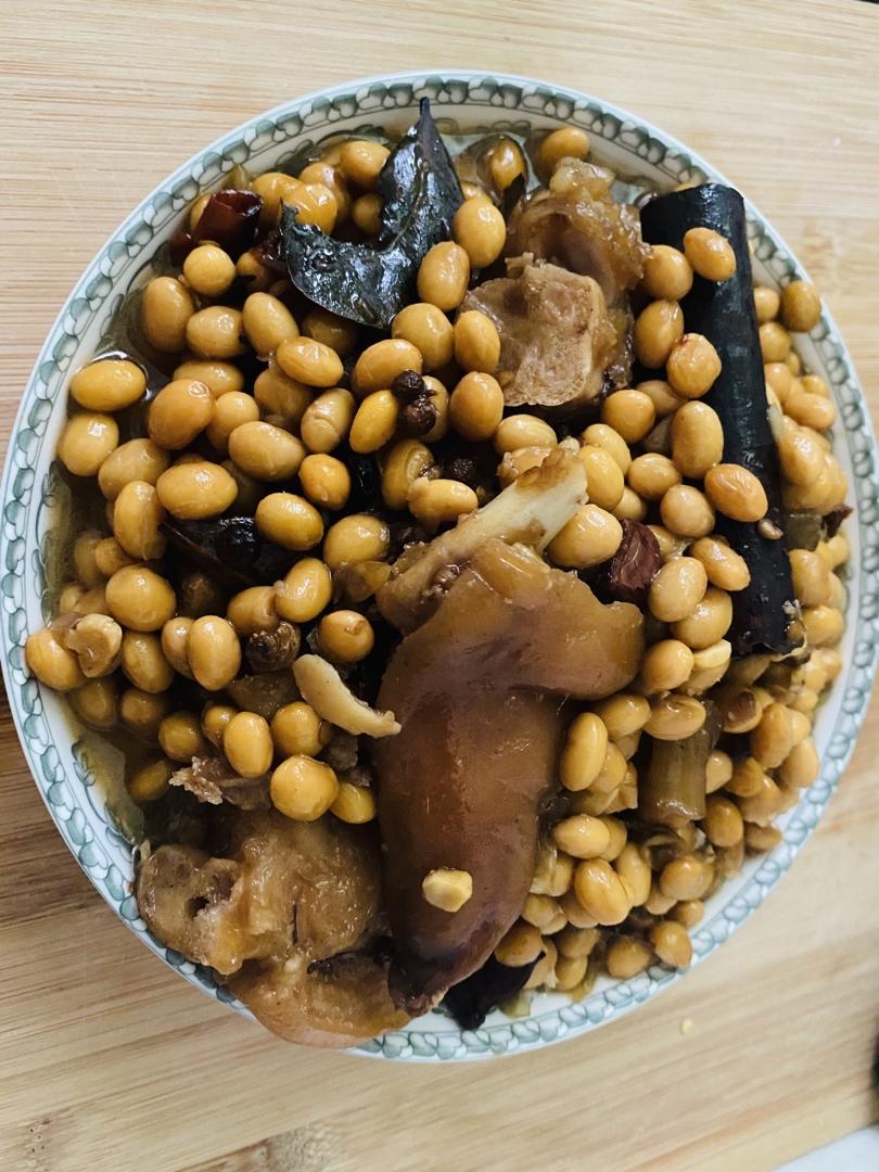 黄豆烧猪蹄