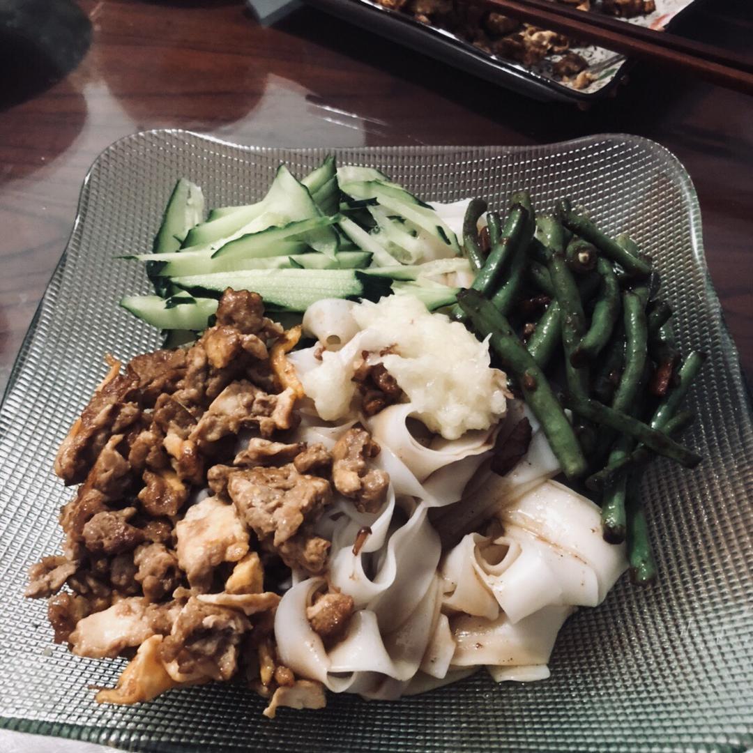 酱鸡蛋拌面