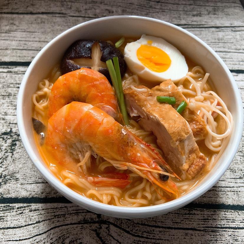 复刻华丰三鲜伊面包装袋上的面