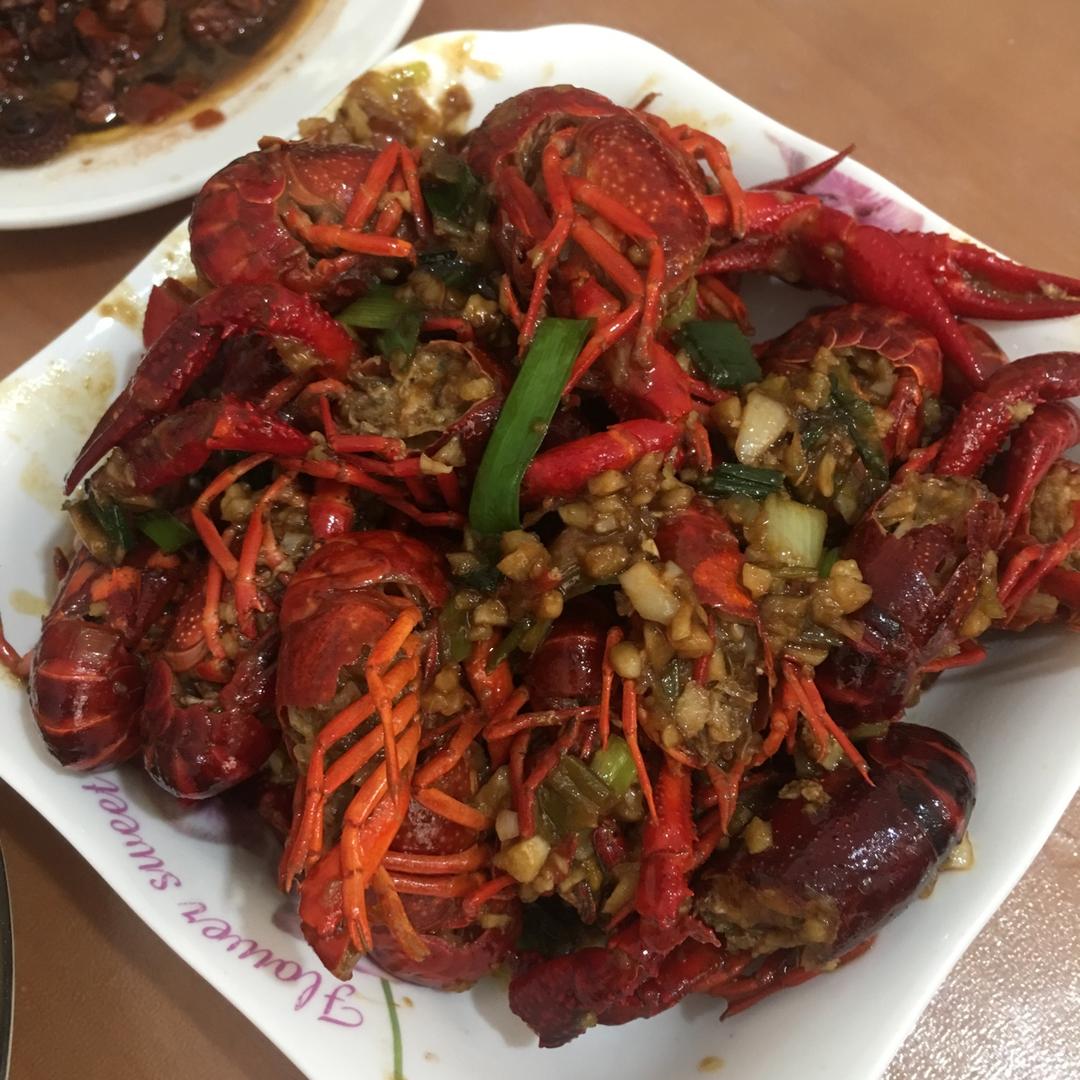 蒜蓉小龙虾（不辣可以吃更多）