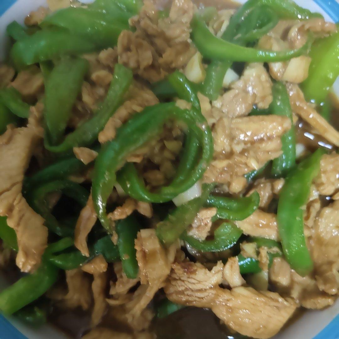 低卡美味减脂餐 ｜ 青椒肉丝（鸡胸肉版）
