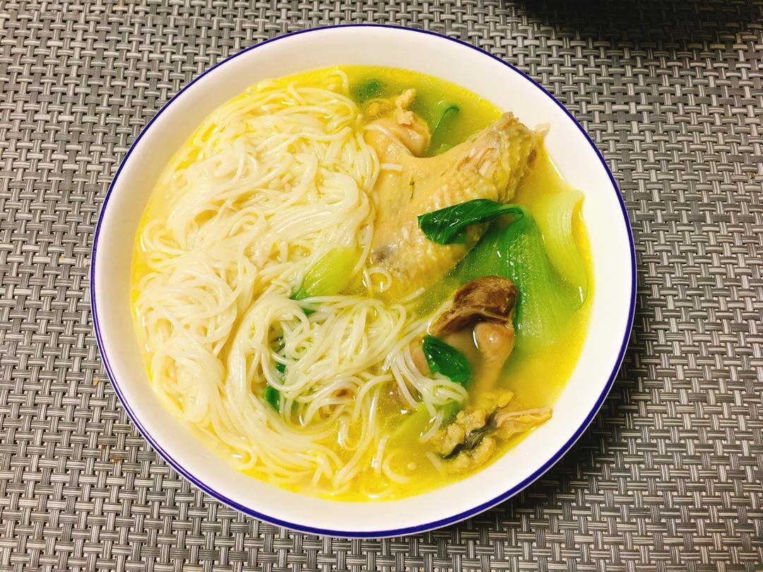 娜胖草莓做的青菜鸡汤面