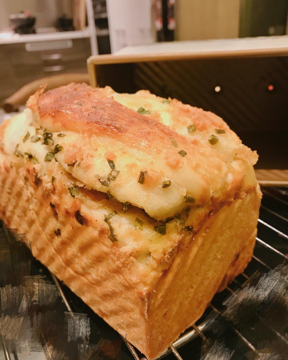 香葱肉松手撕吐司