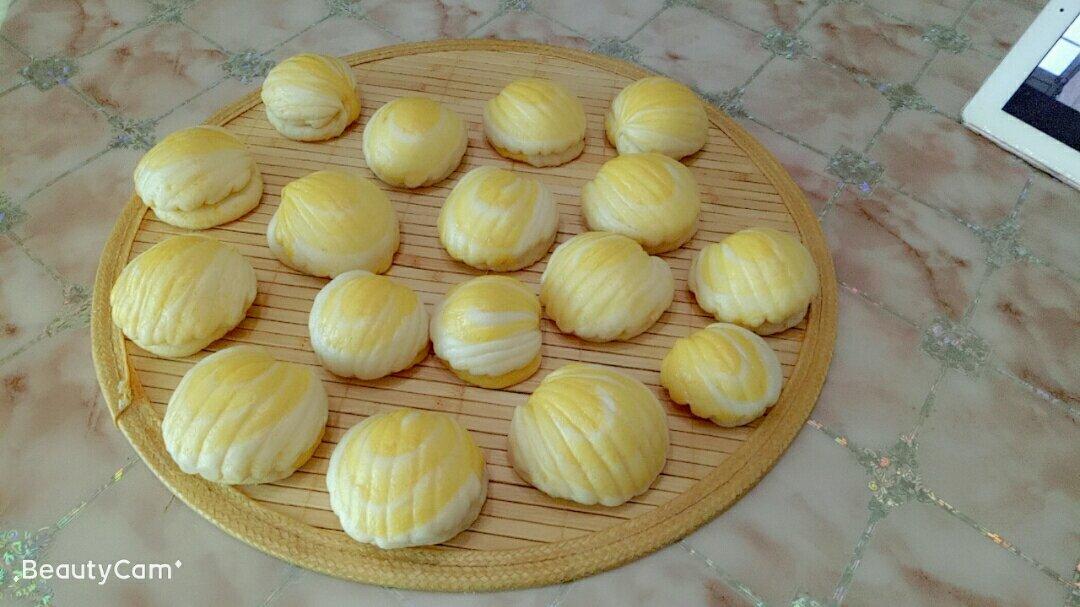 我爱咖啡加牛奶做的超级香哒椰蓉蛋黄包馅