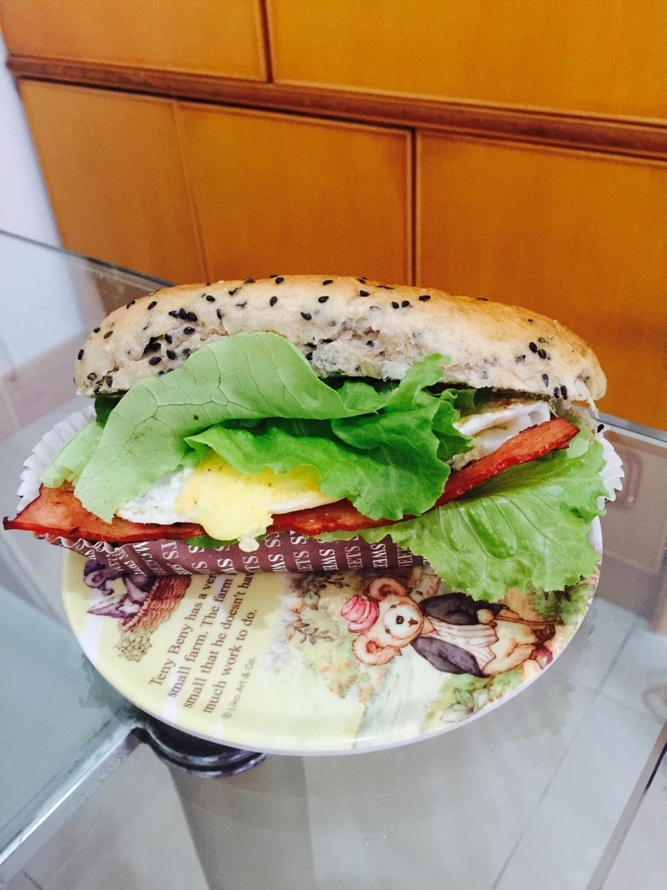 燕麦牛奶热狗包