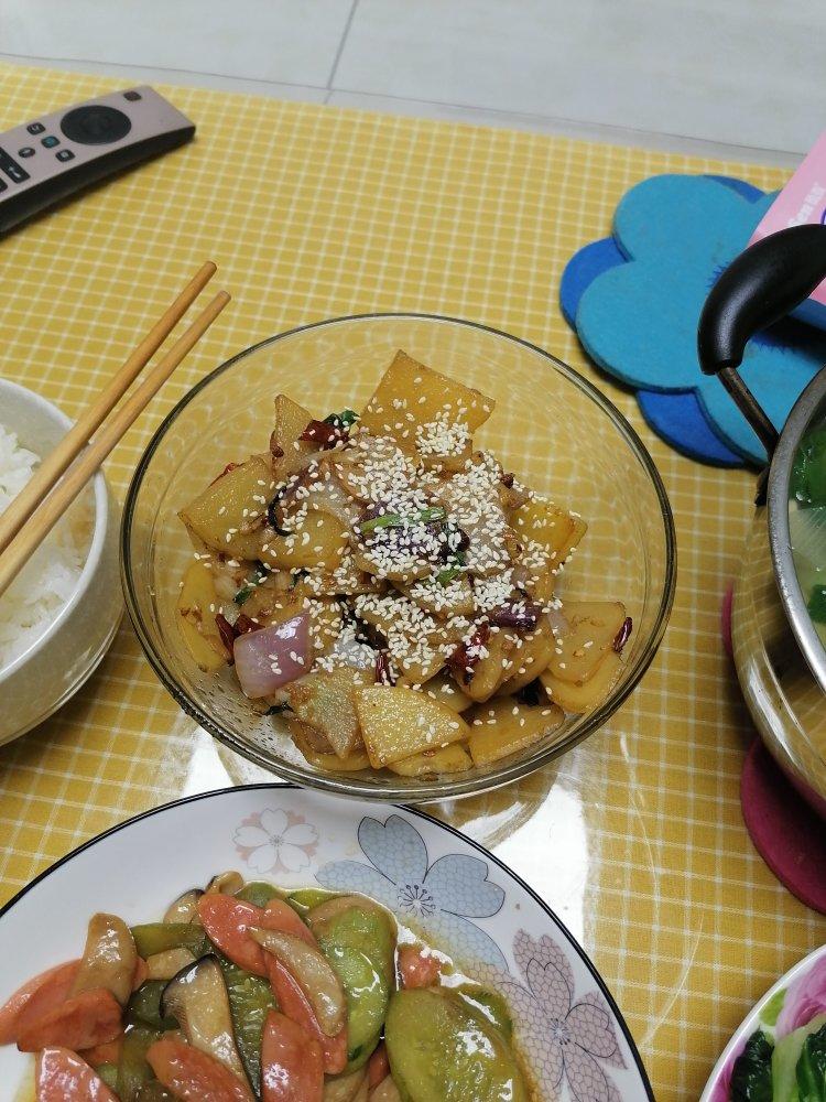 边吃边流泪的「孜然土豆片」