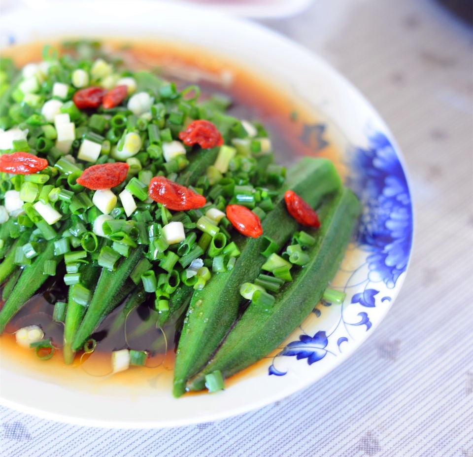 榆木小花生做的葱油秋葵