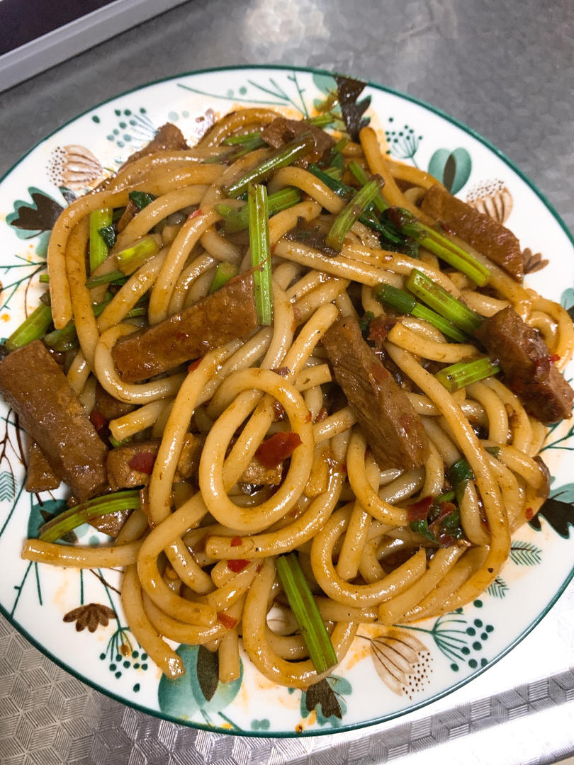 这份新疆炒米粉，香辣浓郁很正宗 ~