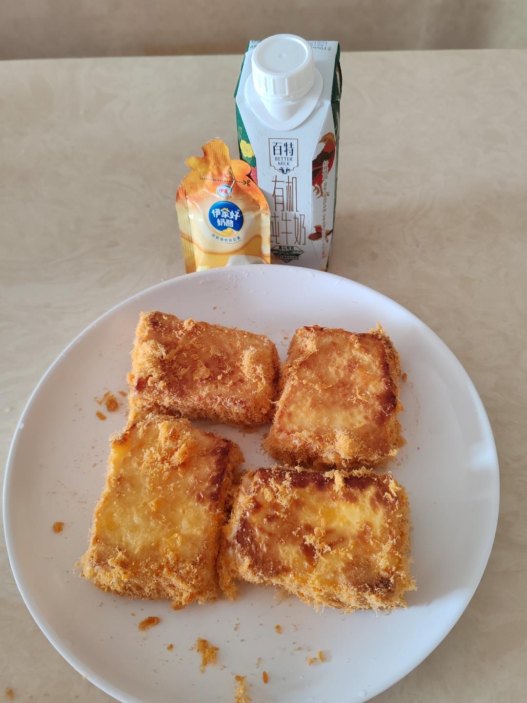 三种食材就能搞定的小甜品，肉松乳酪小方～