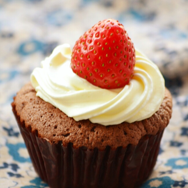 古典巧克力cupcake配马斯卡彭奶油霜