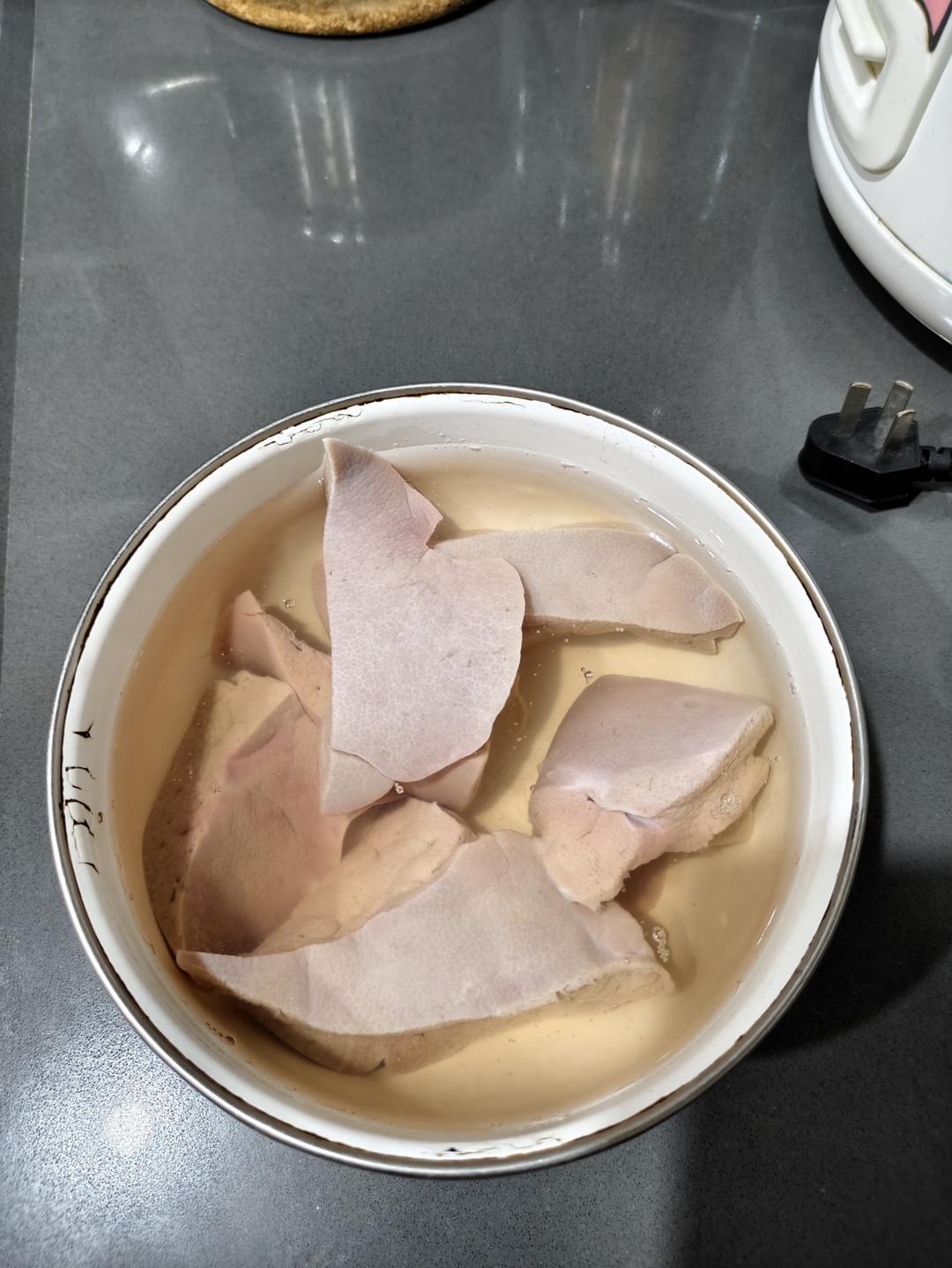 盐水猪肝｜细腻嫩滑干净，只需盐和时间就能成功！