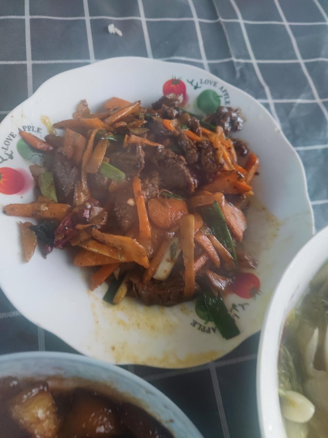 小炒牛肉（肉嫩味香）