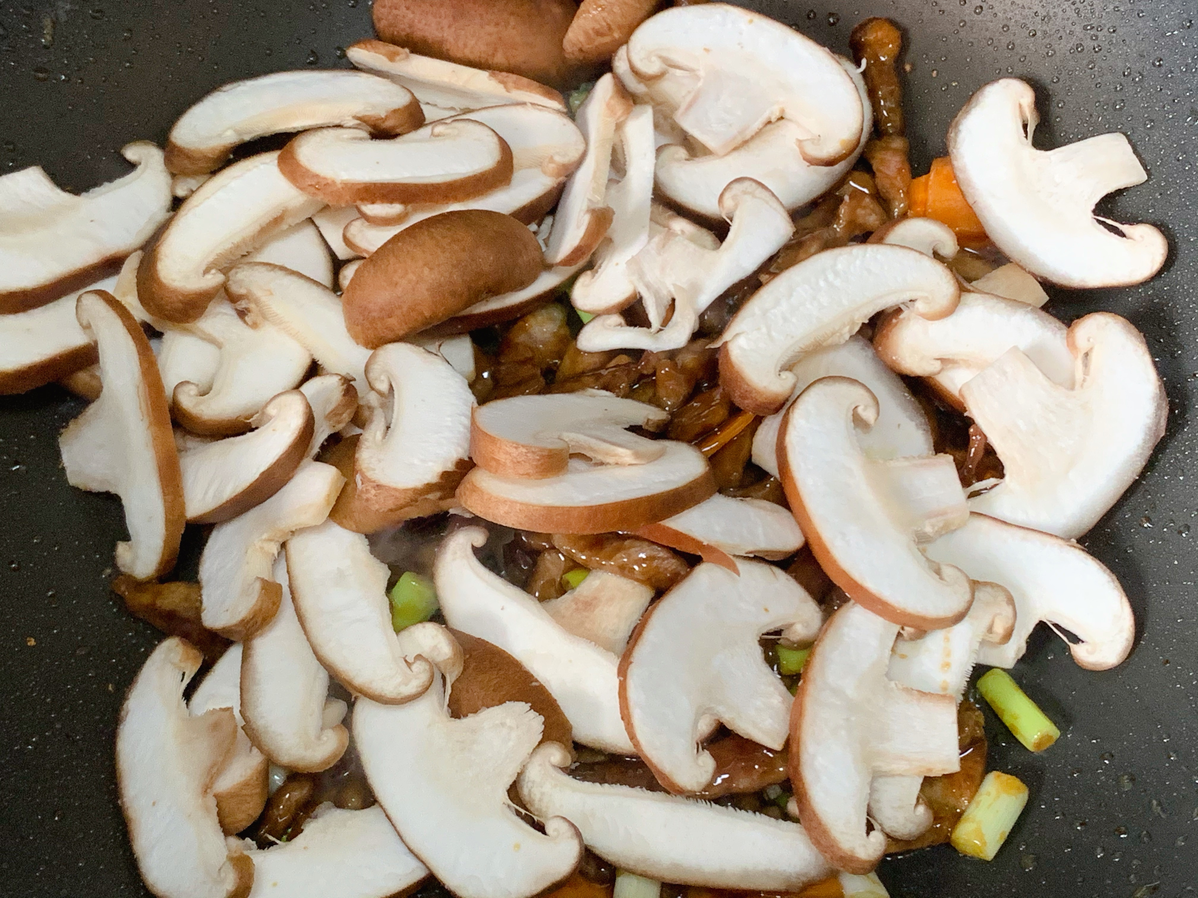 超级简单的家常香菇炒肉丝的做法 步骤8