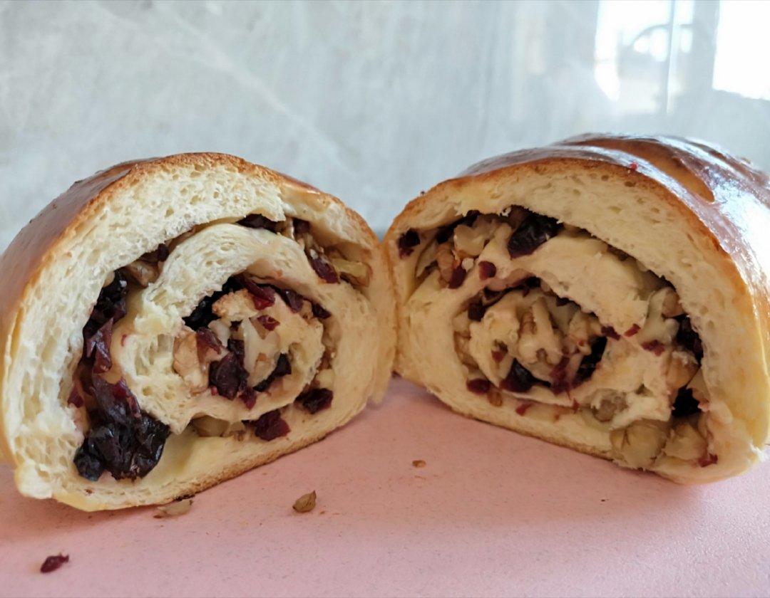 风靡代购店的新疆果仁大列巴