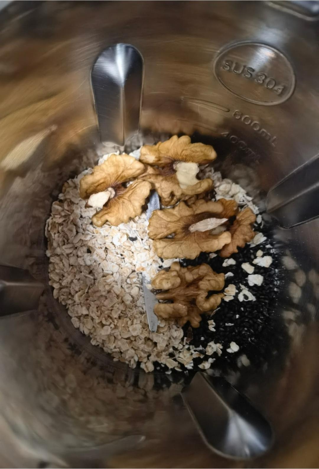 香浓黑芝麻燕麦核桃酪