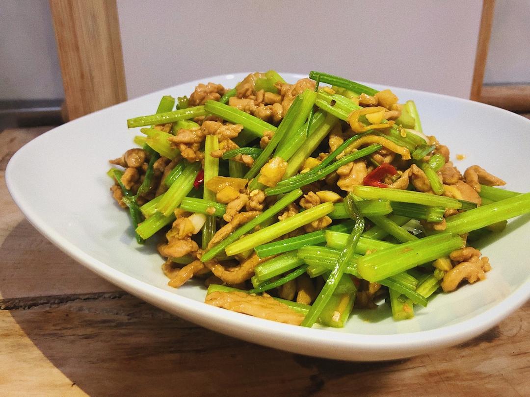 芹菜炒肉