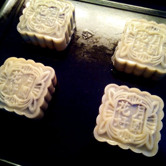 广式月饼－－蛋黄豆沙月饼