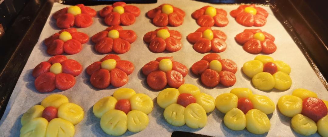 送你一朵小红花，花朵曲奇饼干