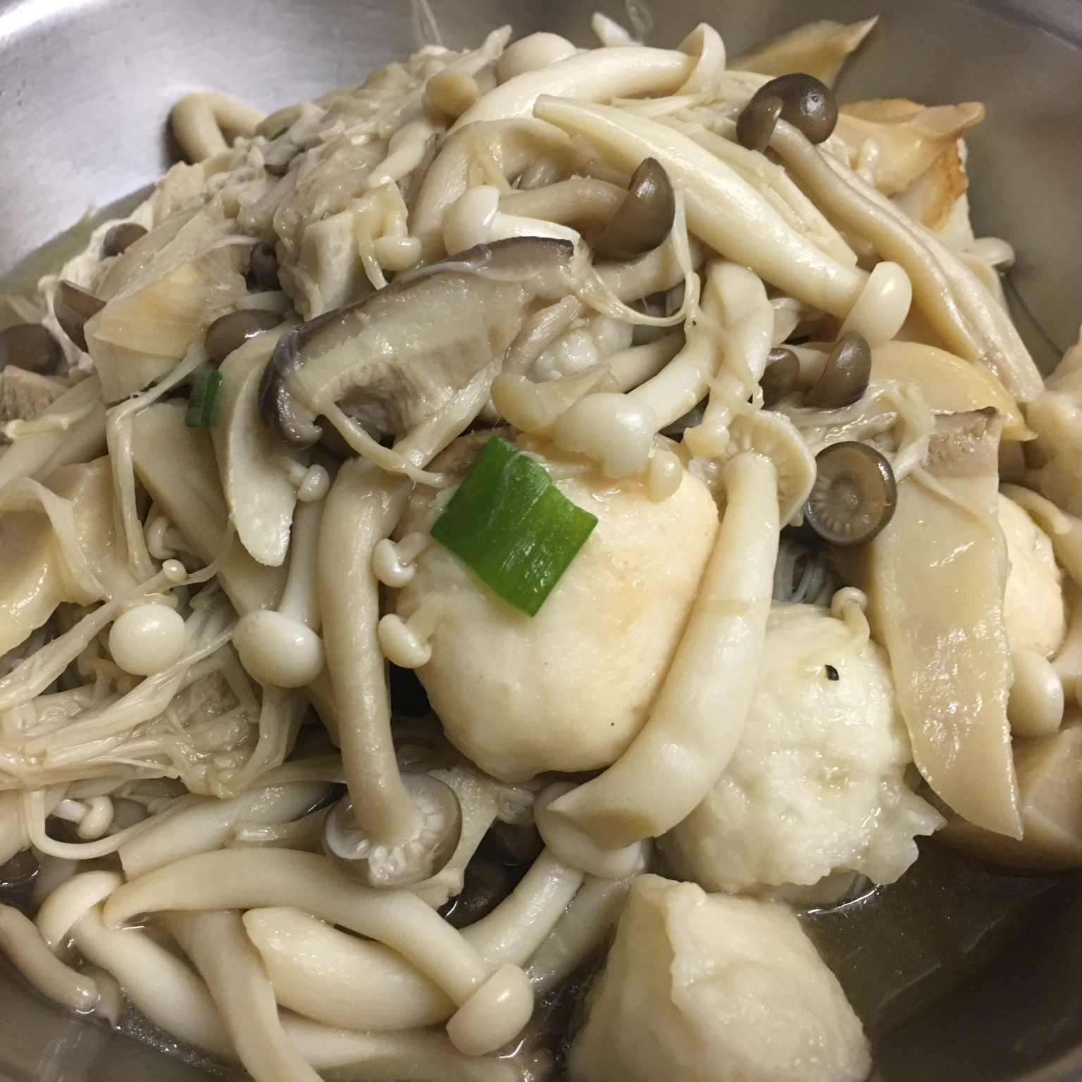 蚝油杂菇牛肉丸煲