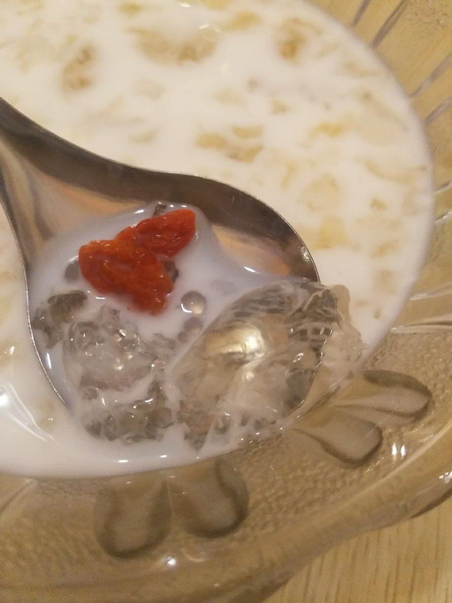 桃胶牛奶西米露