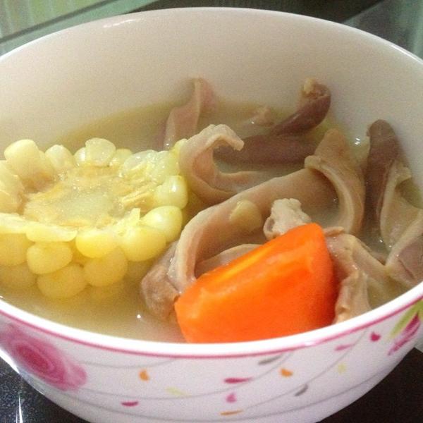 玉米胡萝卜猪肚汤