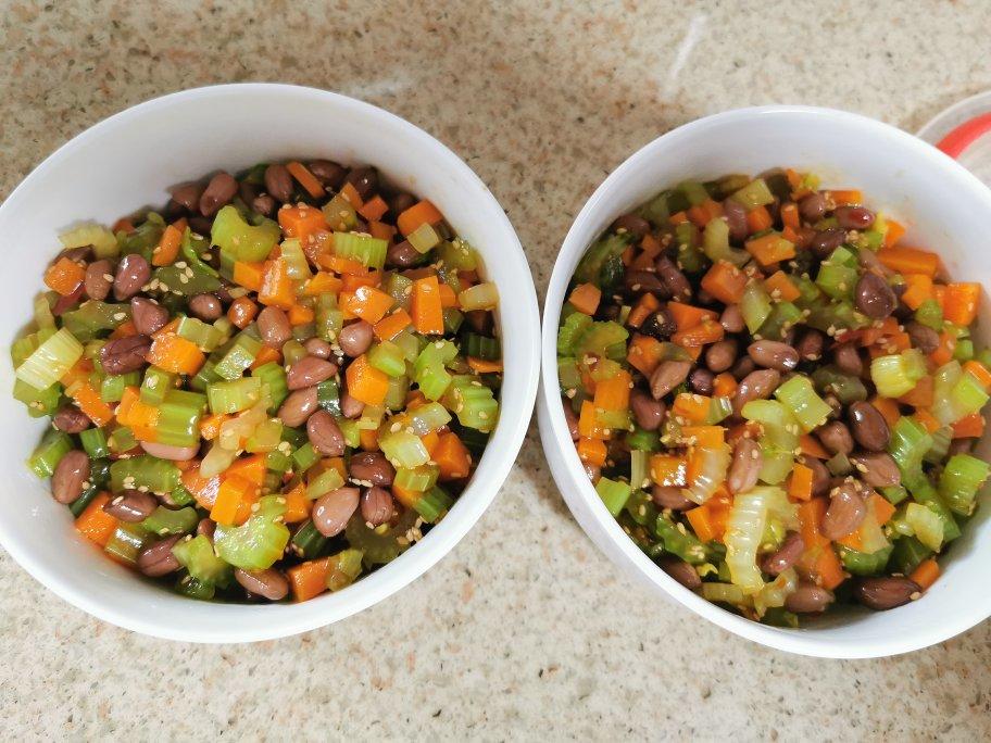 凉拌芹菜花生米胡萝卜