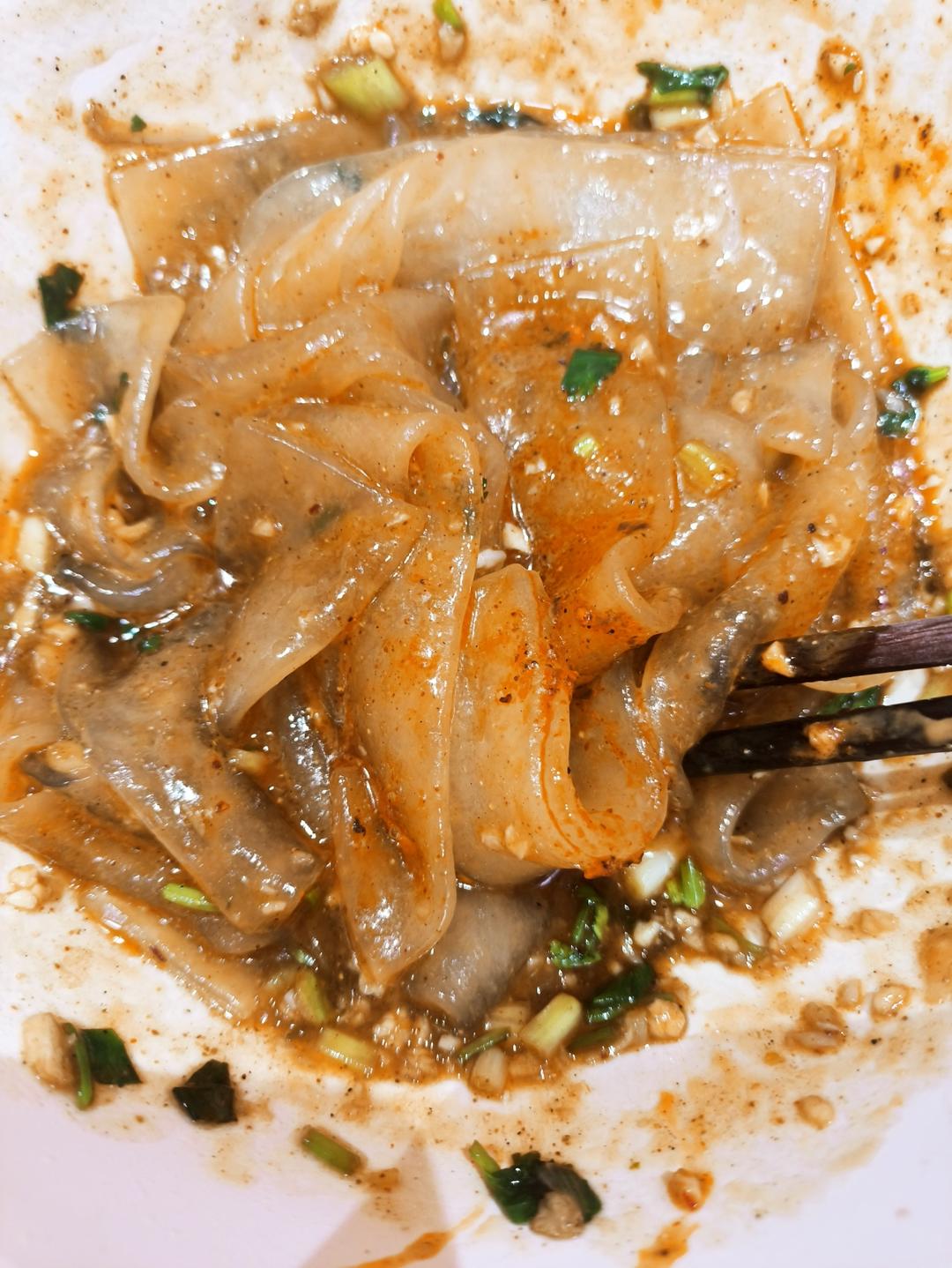 秒杀小夜市的麻酱流汁宽粉