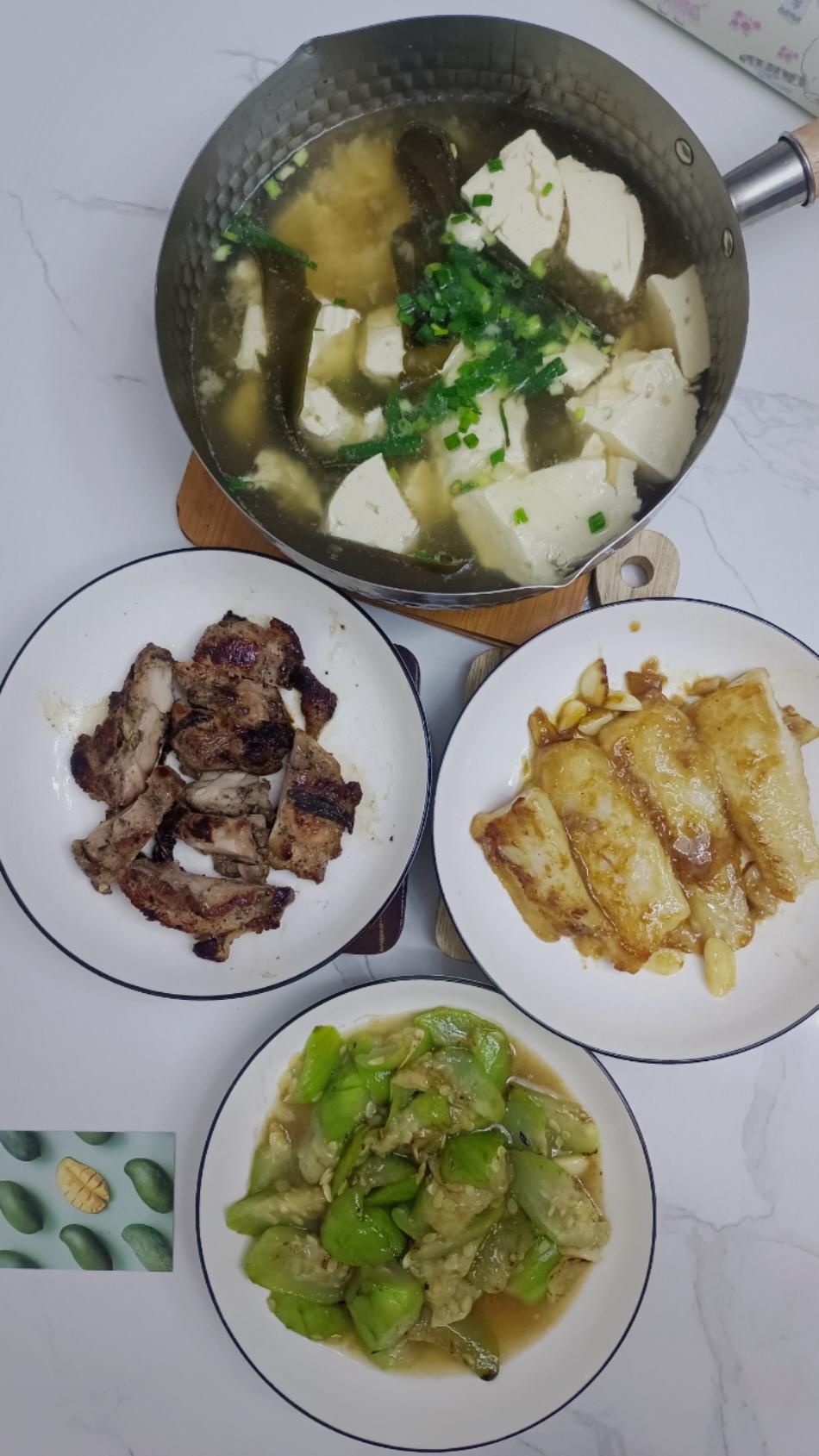 香煎两条快乐巴沙鱼柳