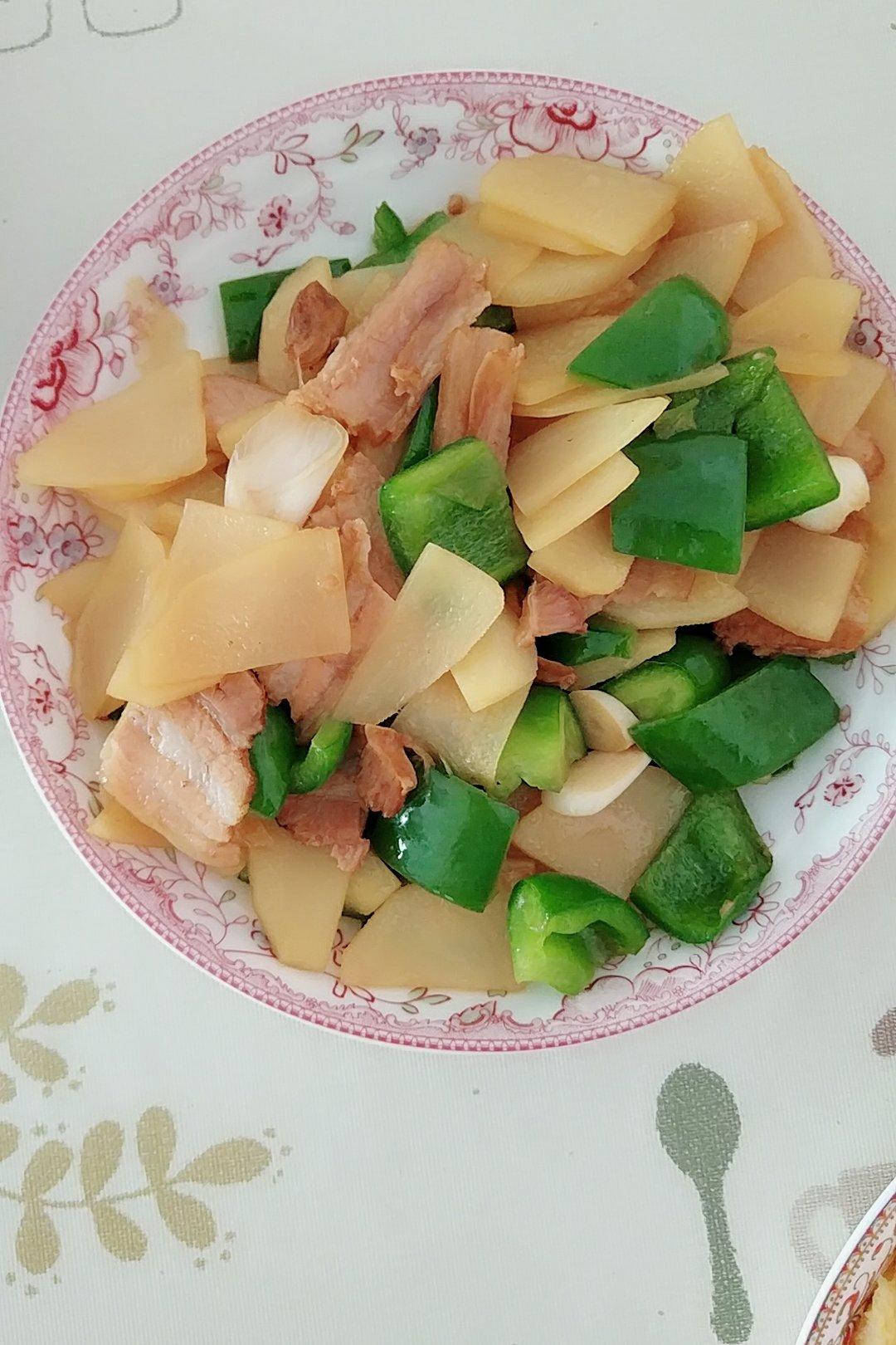 肉炒青椒土豆片